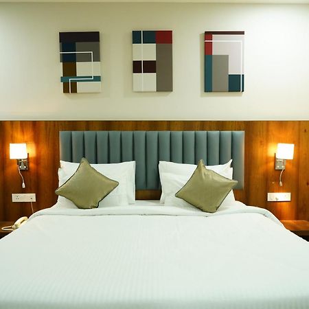Hotel Pasupala Inn アナンタプル エクステリア 写真