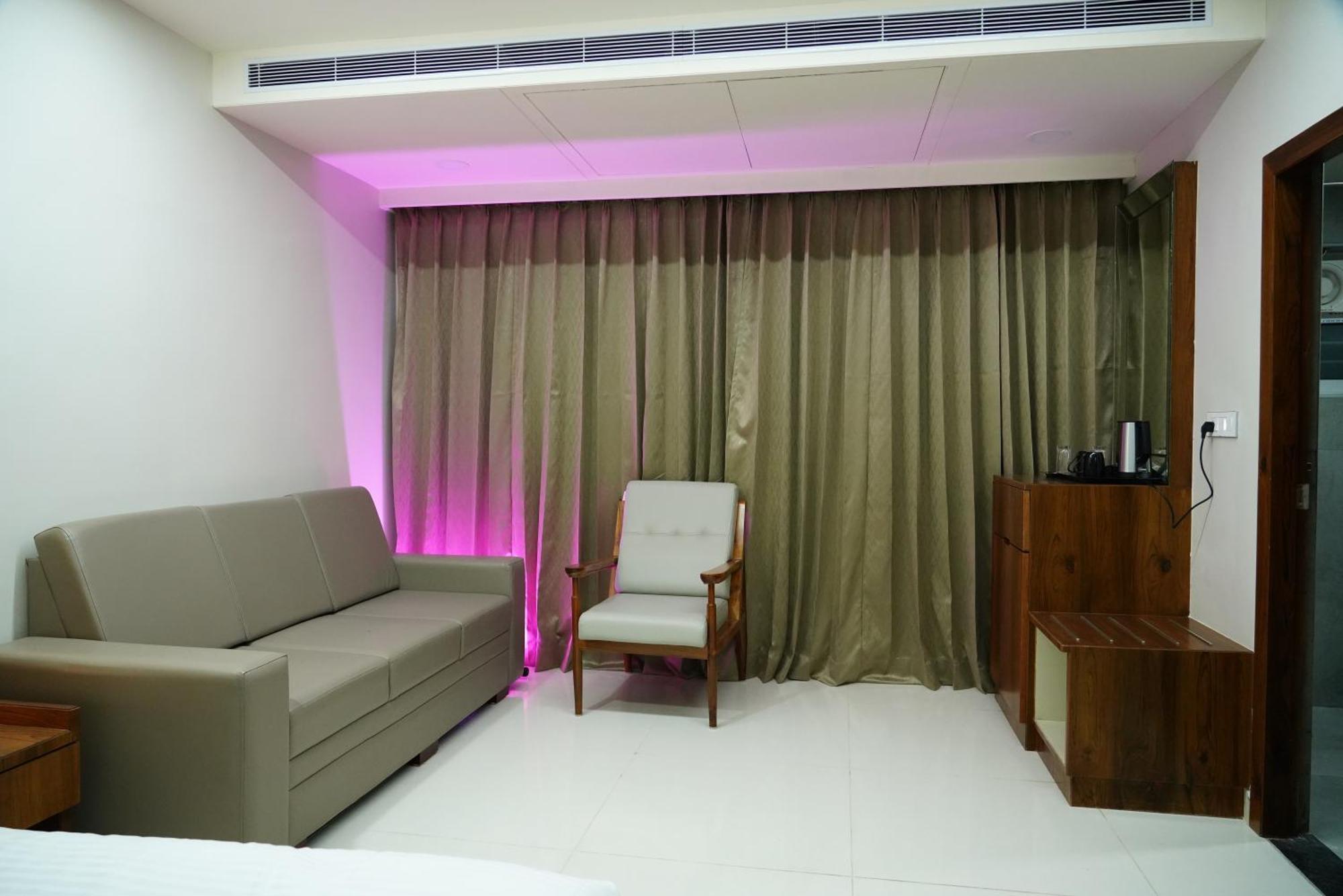 Hotel Pasupala Inn アナンタプル エクステリア 写真